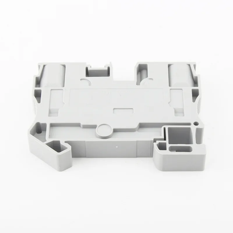 PT 10 -syöttö Din-kiskon päätelohkon läpi